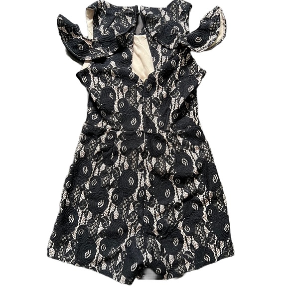 FRANCESCA’S NUDE ROMPER WITH BLACK LACE OVERLAY AND OPEN BACK SIZE XS - Picture 5 of 10